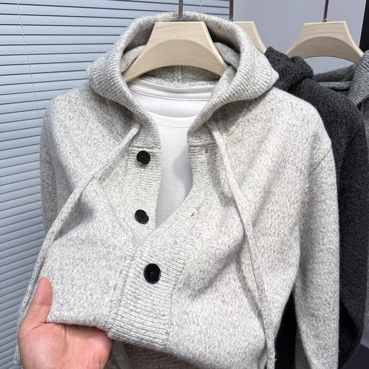 Mode luxe à capuche tricoté cardigan style coréen jeunesse tendance doux confort automne nouvelle couleur unie décontracté haute qualité hommes manteau