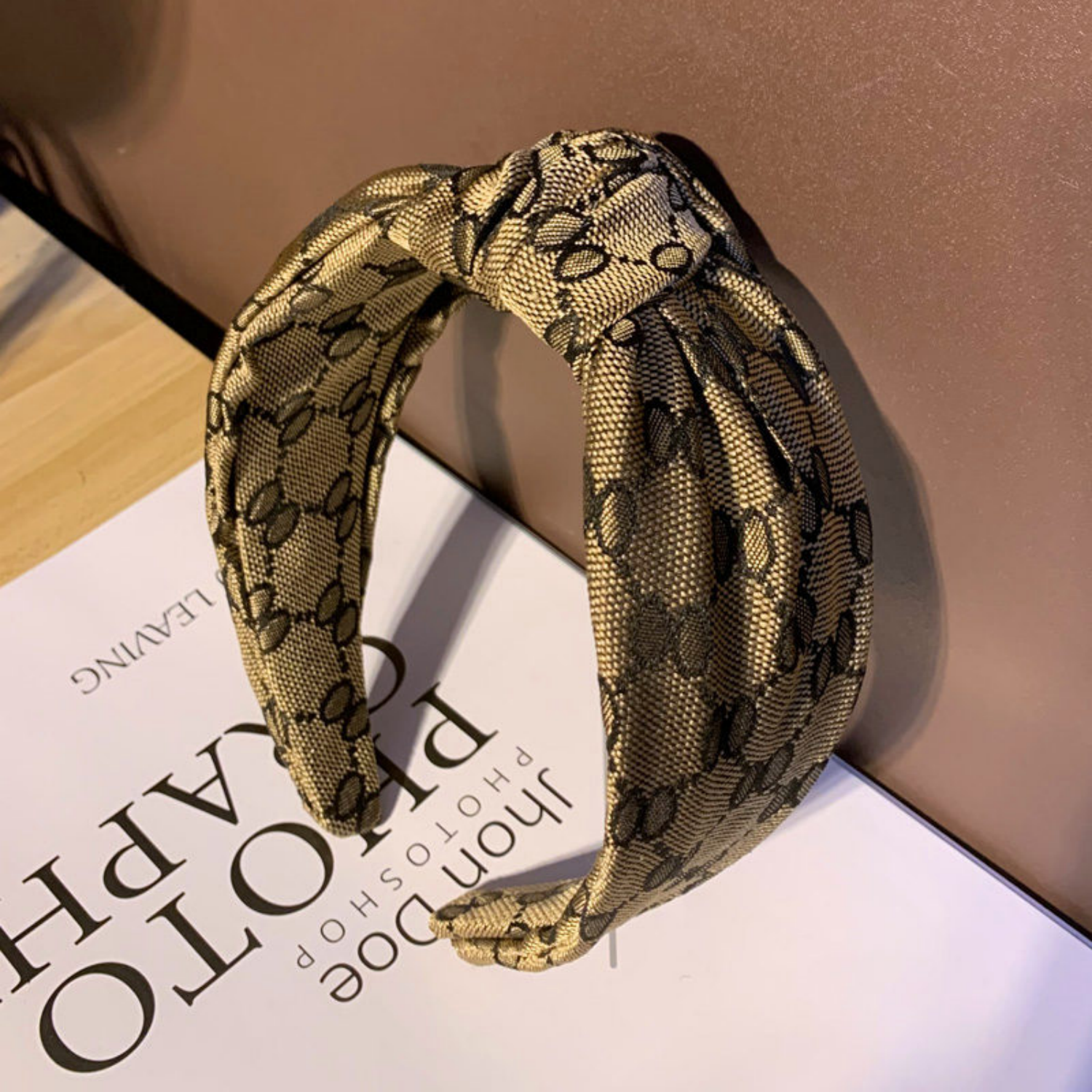 Nouveau Bandeau Femme 2026 en Tissu Noué, Bandeau Tendance et de Haute Qualité, Pince à Cheveux Luxueuse et Polyvalente