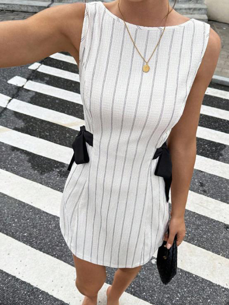 Robe Courte Décontractée Blanche à Rayures Fines avec Nœud Latéral pour Femme, Robe Moulante Sans Manches à Col Rond, Idéale pour l'Été et les Trajets Quotidien