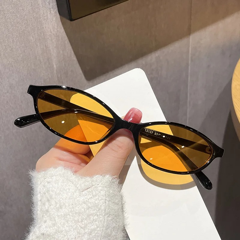 Lunettes de mode pour femmes avec monture ovale, parfaites pour un style décontracté