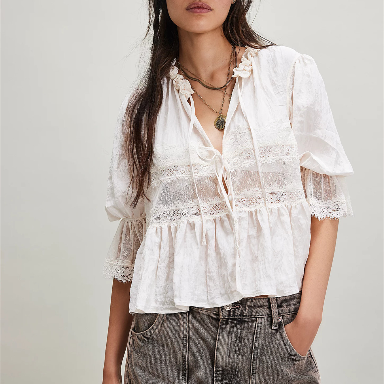 Chemise ample à manches mi-longues pour femmes, dentelle transparente, Patchwork, nœud à nouer, hauts péplum pour l'été, chemisiers paysan à œillets brodés