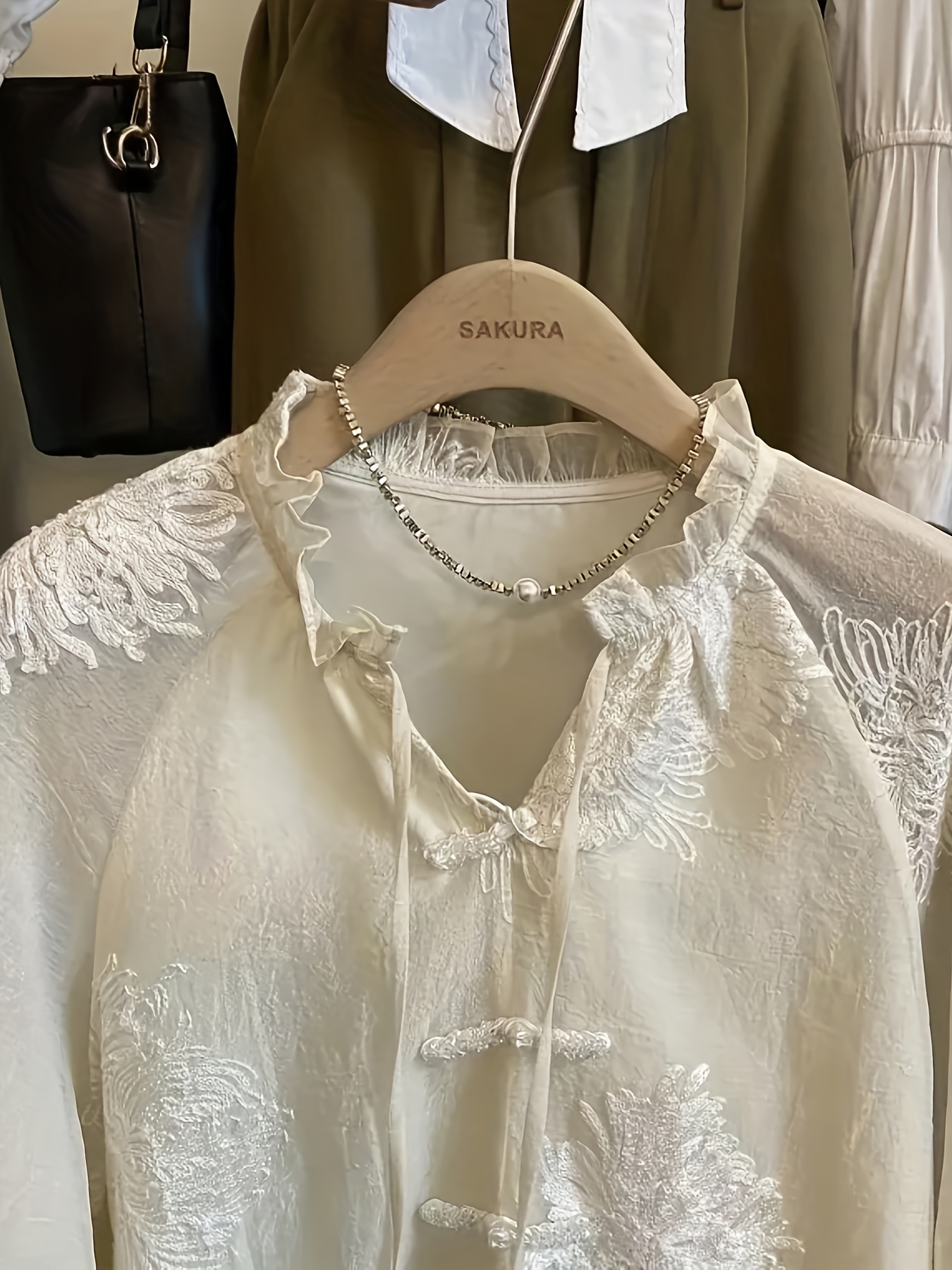 Chemise élégante en dentelle brodée pour femme, style chinois, tendance nationale, boutons, col montant, ceinture, chemise rétro