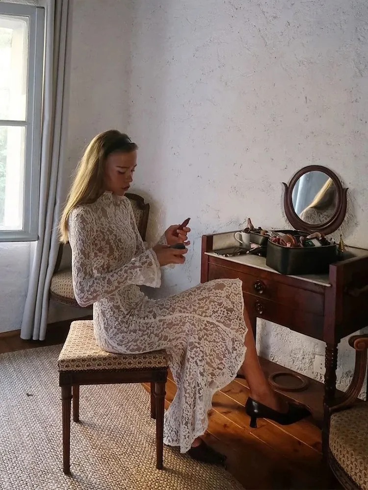 Robe midi élégante en dentelle blanche pour femme, col roulé, manches longues, froncée, moulante, pour soirée, cocktail, hiver, automne