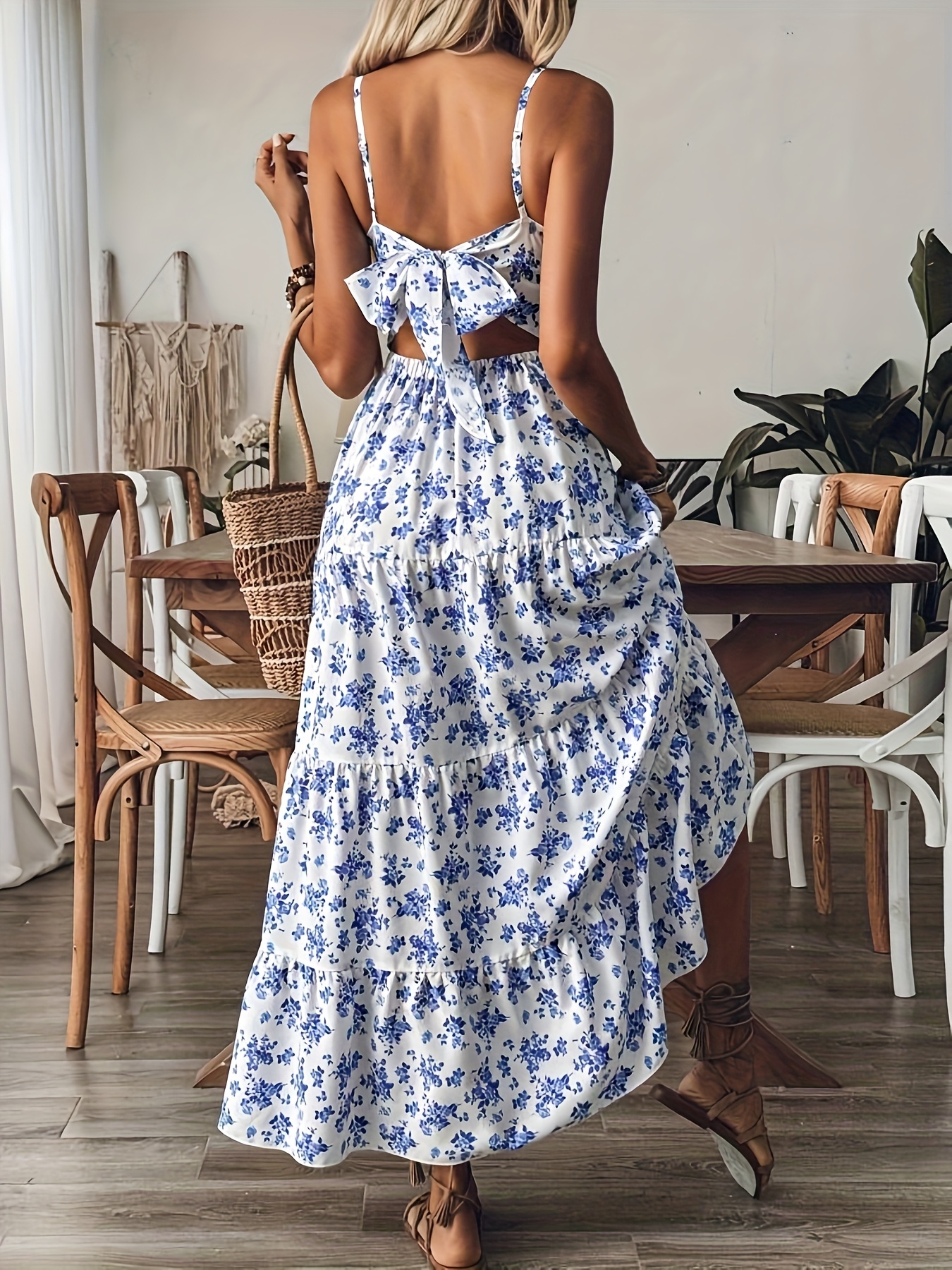 Robe longue d'été pour femme, bleue à motifs floraux, à fines bretelles, avec nœud à nouer au dos, à volants étagés, style bohème, pour la plage et les vacances décontractées