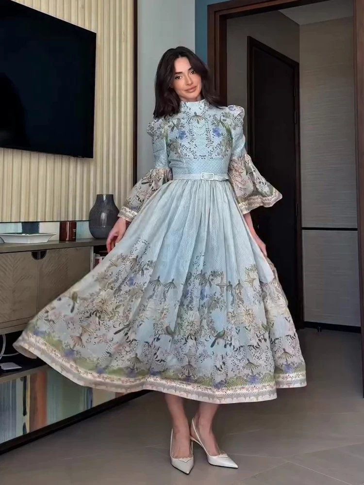 Robe longue élégante pour femme à imprimé floral, col montant boutonné, manches lanternes longues, coupe trapèze, ceinture à la taille, ourlet évasé, style streetwear
