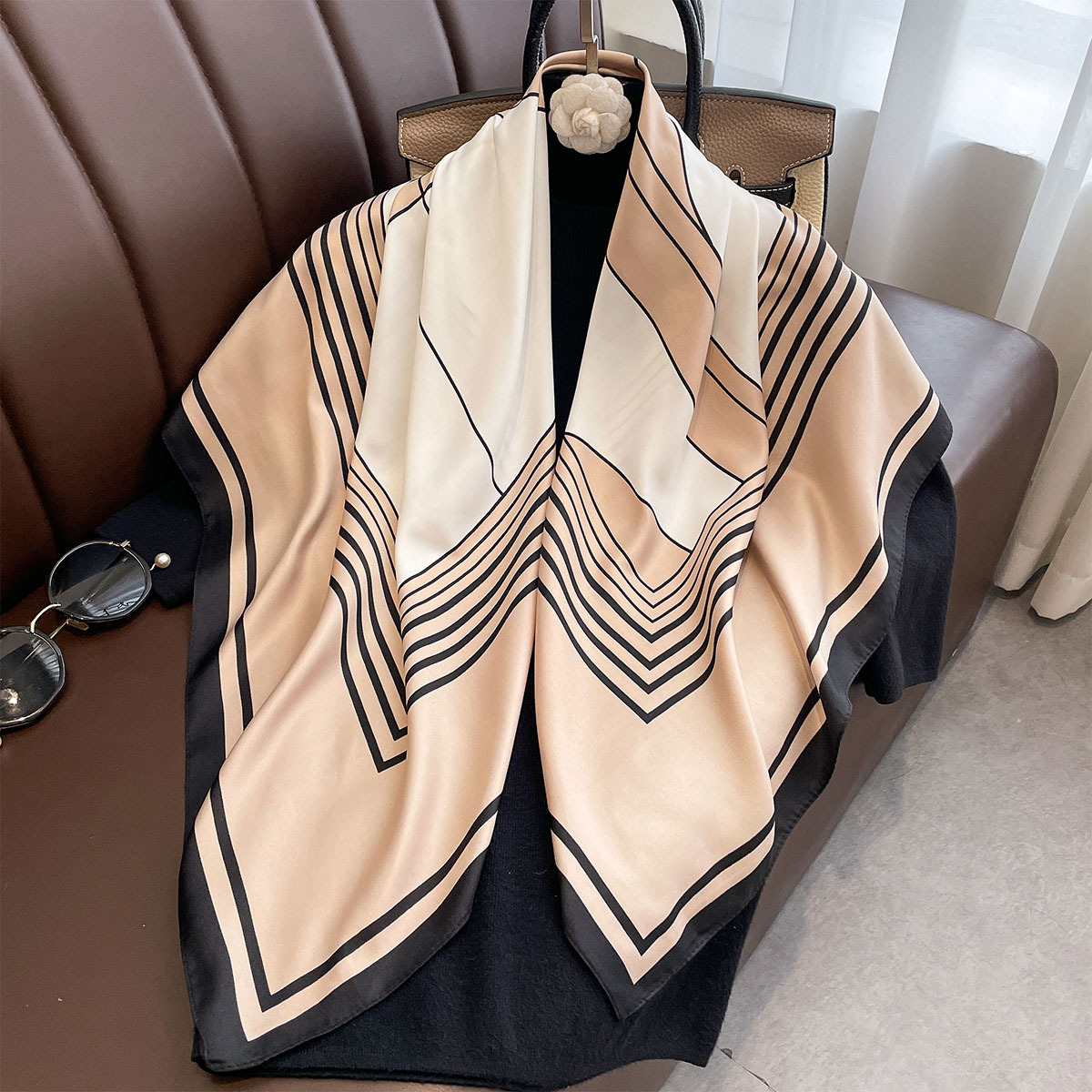 Foulard carré de luxe en soie pour femmes, châle imprimé à la mode, chaînes élégantes, Bandanas Hijab, tache douce, 90x90cm