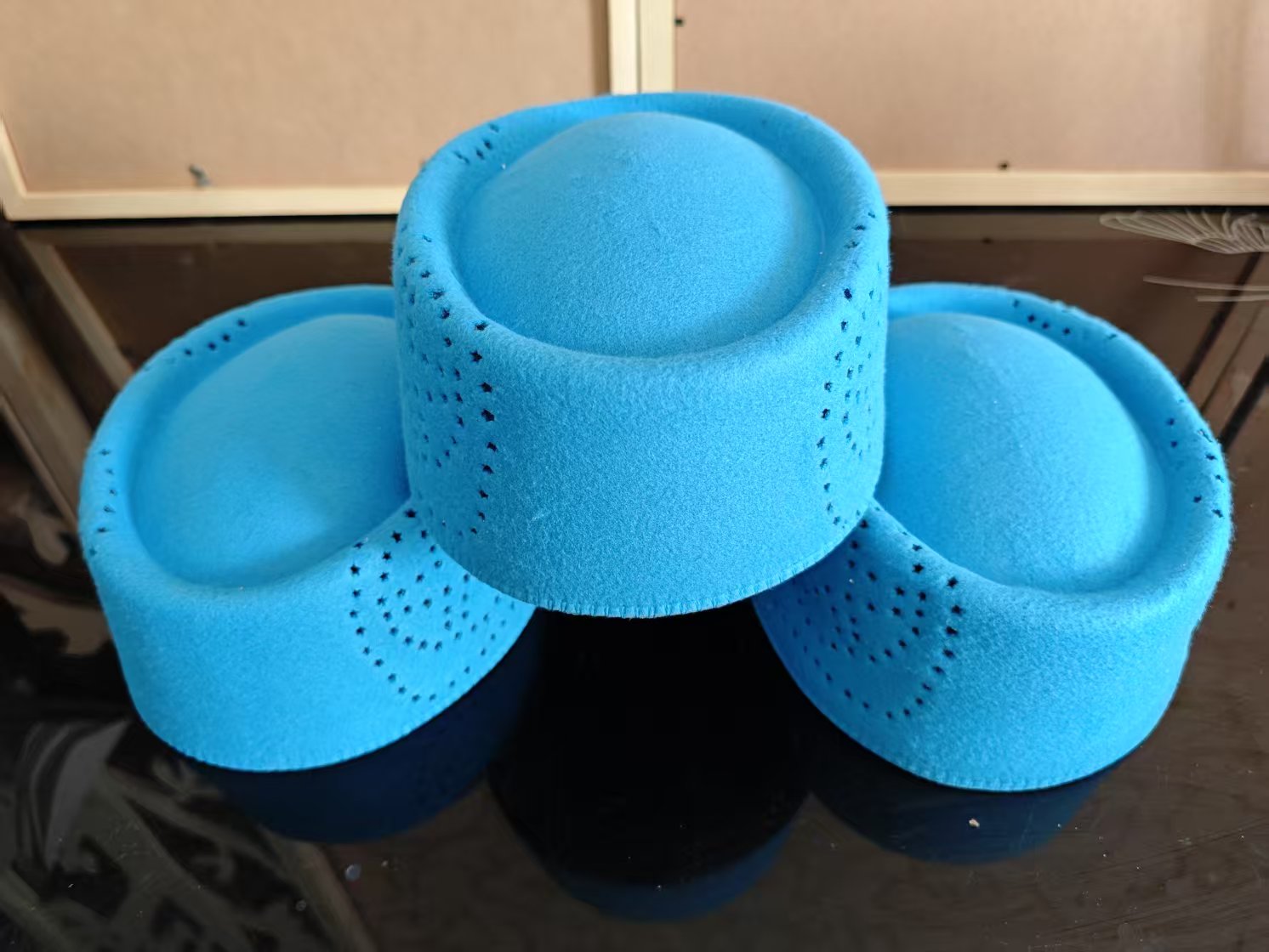 Chapeaux ethniques pour hommes, casquettes musulmanes noires et bleues, prière africaine Eid Ramadam, bérets malaisiens élégants, chapeau Kufi, Fedoras de fête 57cm