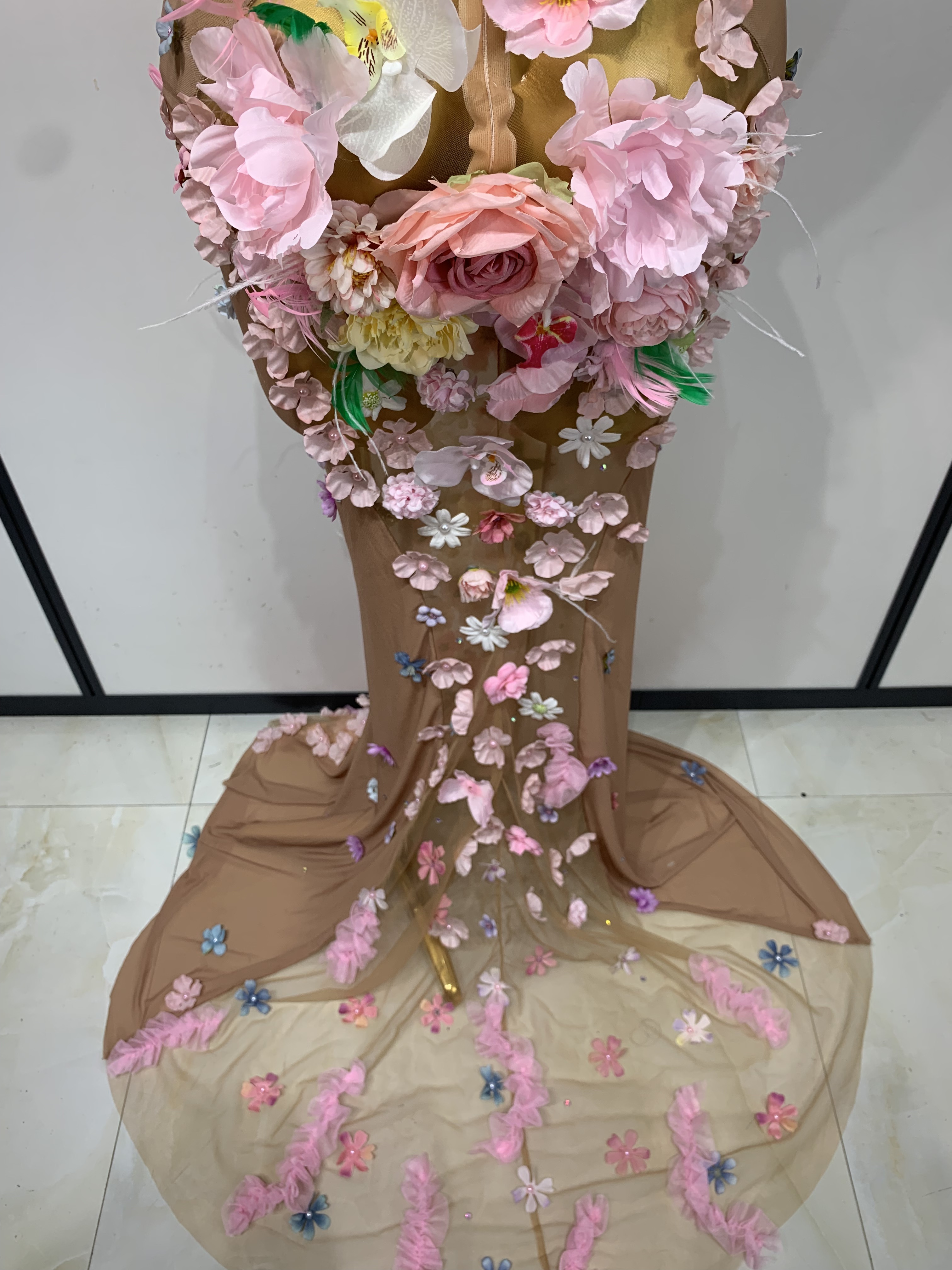 Robe longue de luxe en maille transparente à fleurs 3D, sexy, à col halter, pour femmes, soirée, anniversaire, séance photo, club, scène.