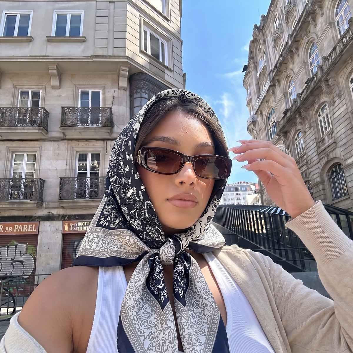 2026 Foulard en soie 90 cm de luxe, motif sergé imprimé, grand format, pour femme, utilisable comme bandana, hijab, châle, écharpe ou étole
