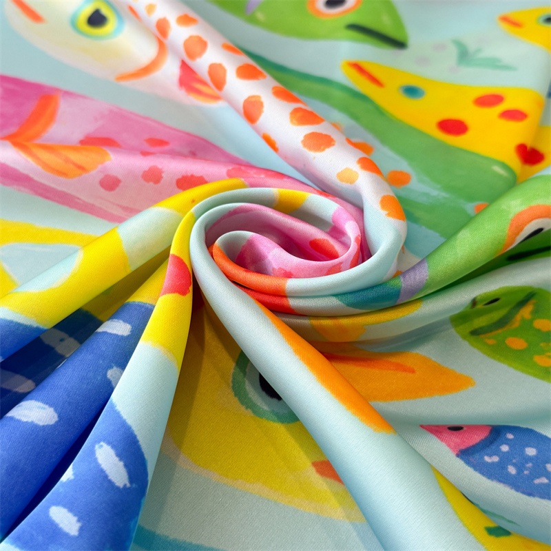 Nouveau foulard carré imprimé de poissons colorés de dessin animé, en soie imitation haut de gamme, châle, écharpe de cou, foulard de tête