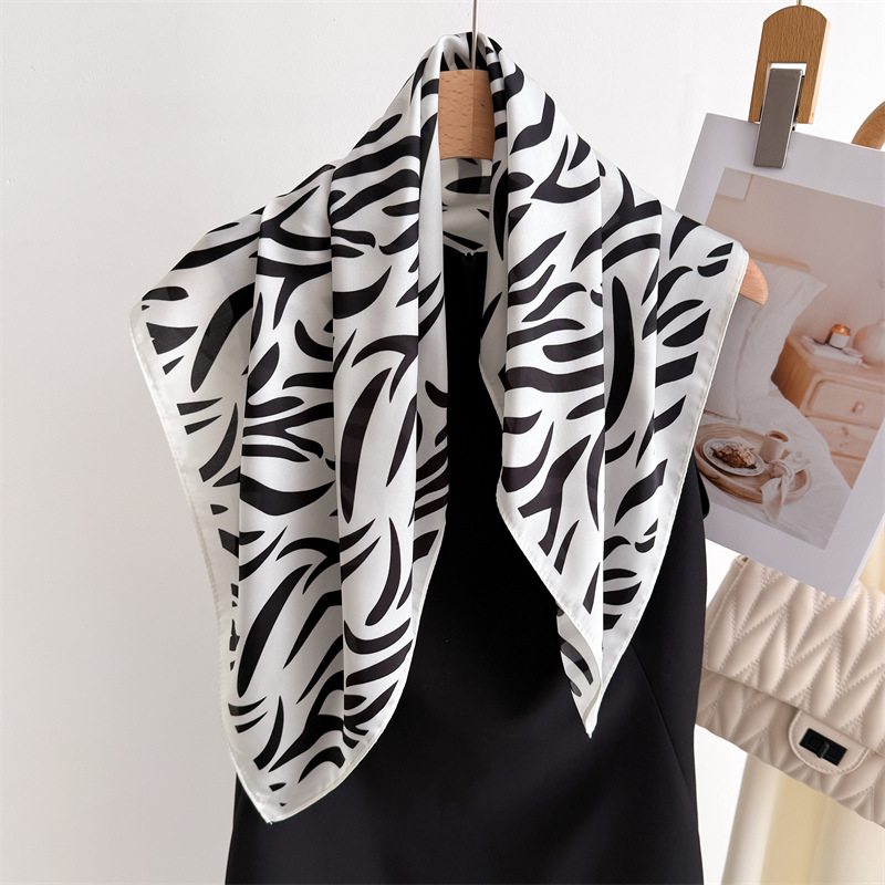 Foulard carré classique imprimé zèbre, châle élégant en Satin doux pour dames, Bandana décoratif élégant pour femmes