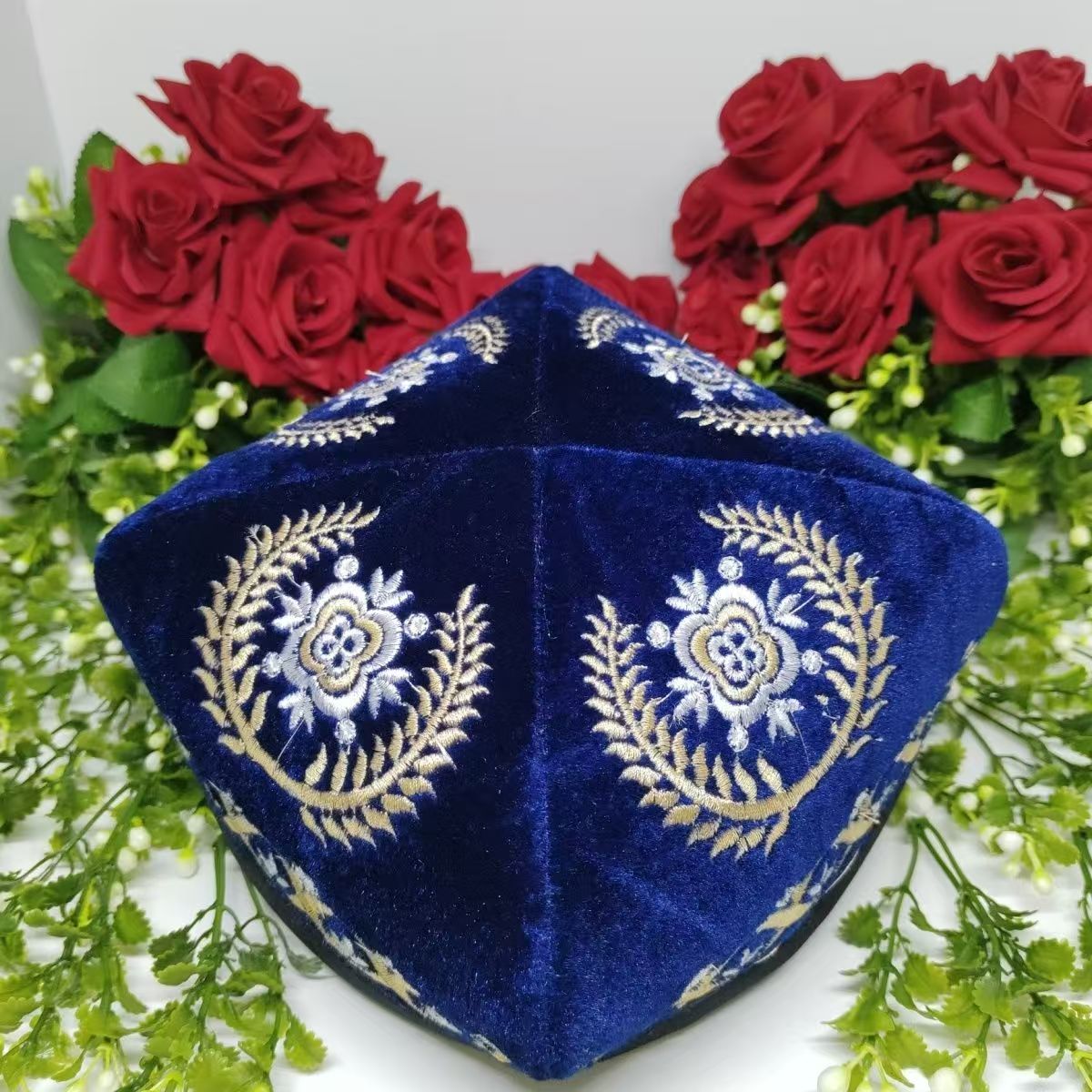 Casquettes ethniques kazakhes pour hommes, chapeau brodé à quatre coins rouge noir, bande de danse, couvre-chef de Performance, chapeaux Kufi en tissu velours