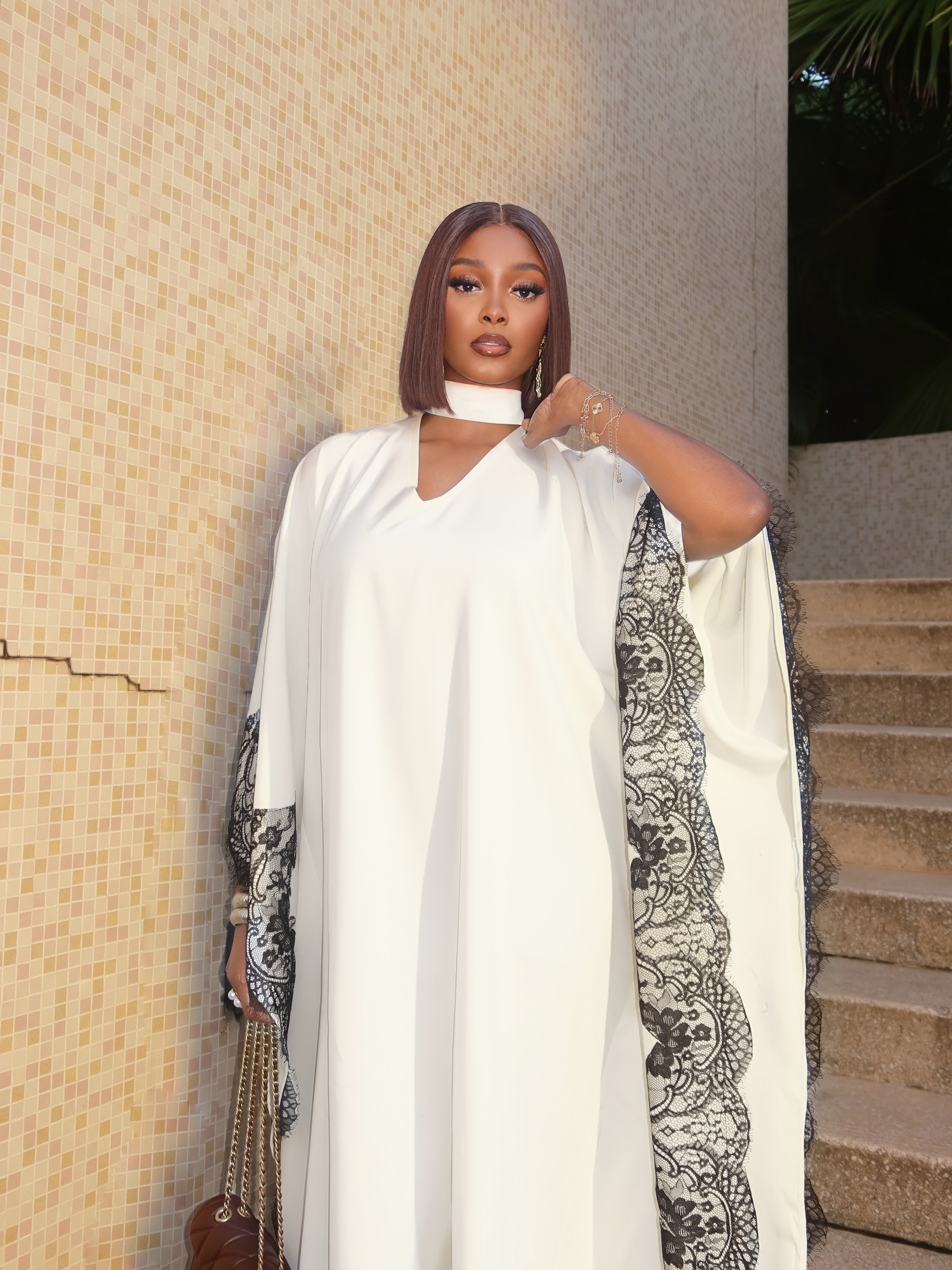 Robe longue blanche élégante et ample pour femmes, Kafatn avec appliques en dentelle noire, robes modestes pour femmes, plusieurs couleurs disponibles