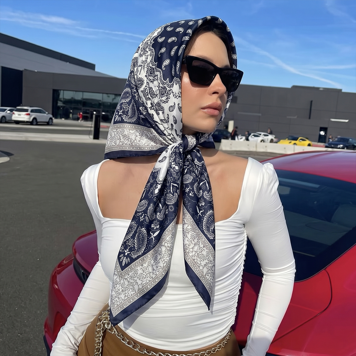 2026 Foulard en soie 90 cm de luxe, motif sergé imprimé, grand format, pour femme, utilisable comme bandana, hijab, châle, écharpe ou étole