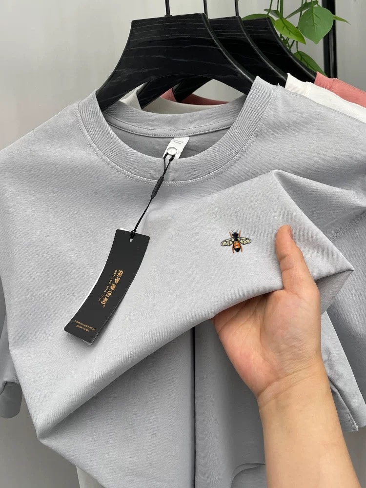 Mode abeille broderie 100% coton manches courtes T-shirt léger marque de luxe hommes été col rond respirant jeunesse décontractée nouveau top