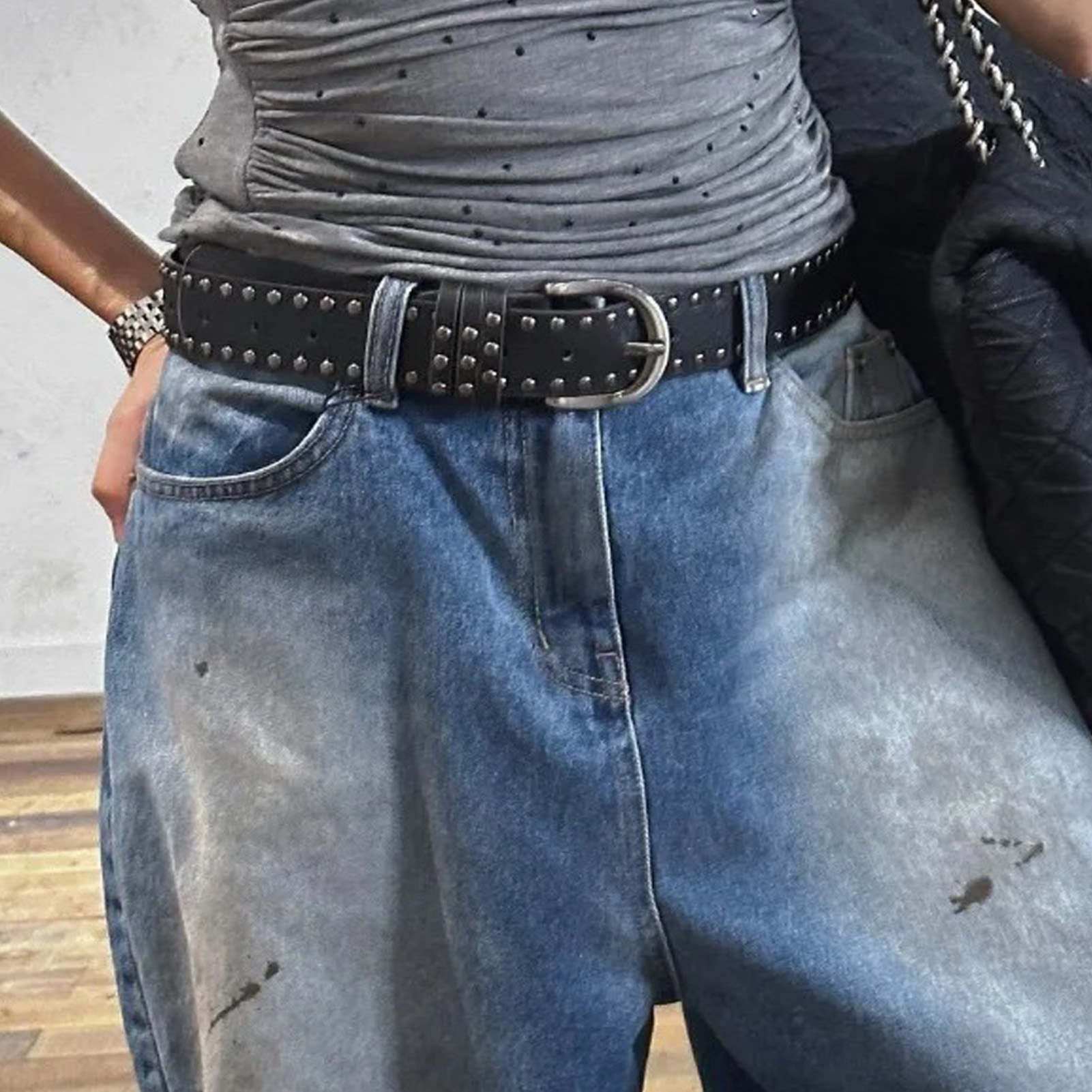 Ceinture en cuir noir et blanc de style punk pour femmes, à la mode, polyvalente, haut de gamme, en denim, avec rivets décoratifs, ceinture sexy