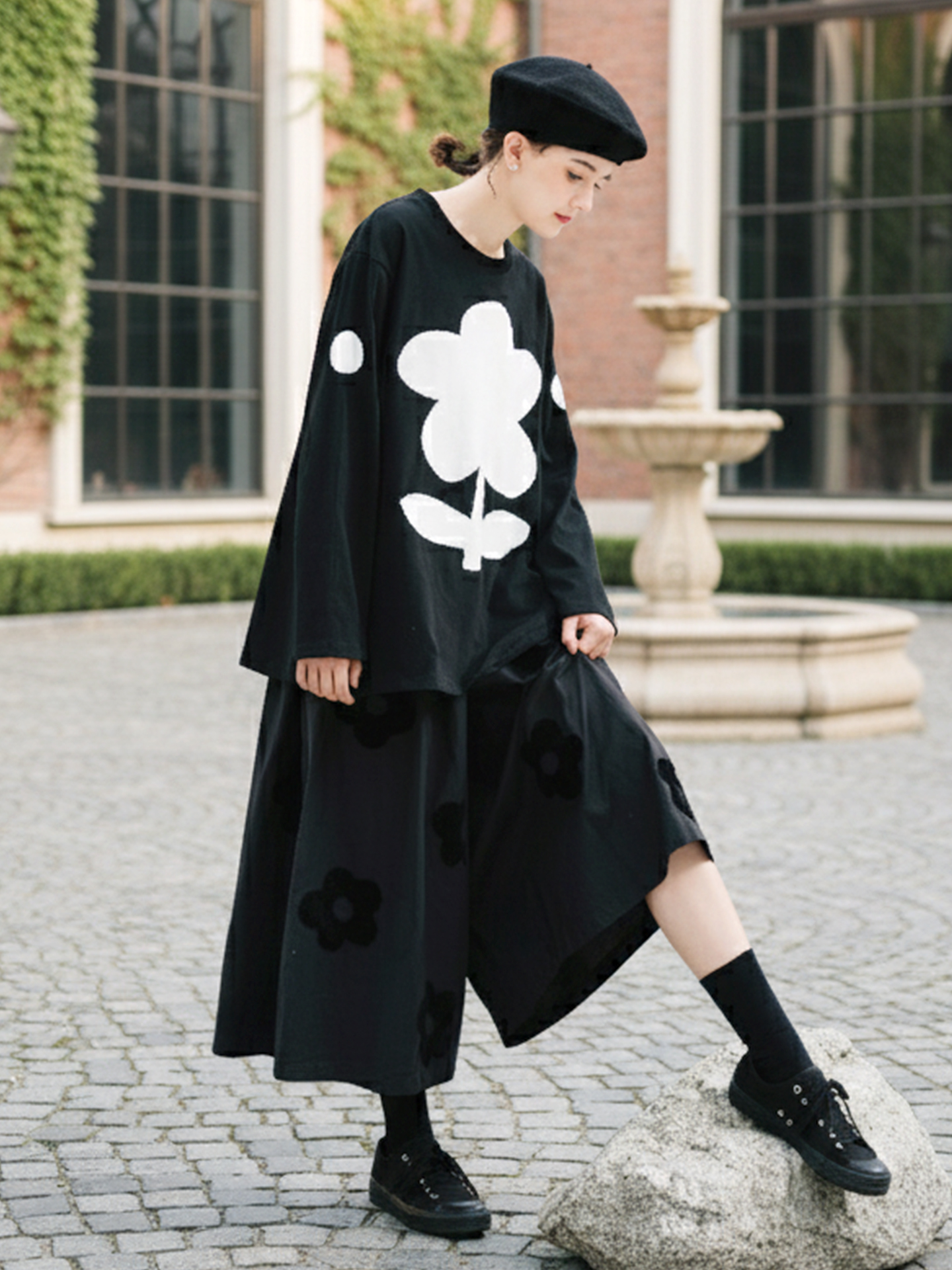 Jupe longue noire pour femme - Style pantalon, broderie florale, idéale pour les sorties décontractées du week-end, ambiance élégante et mystérieuse