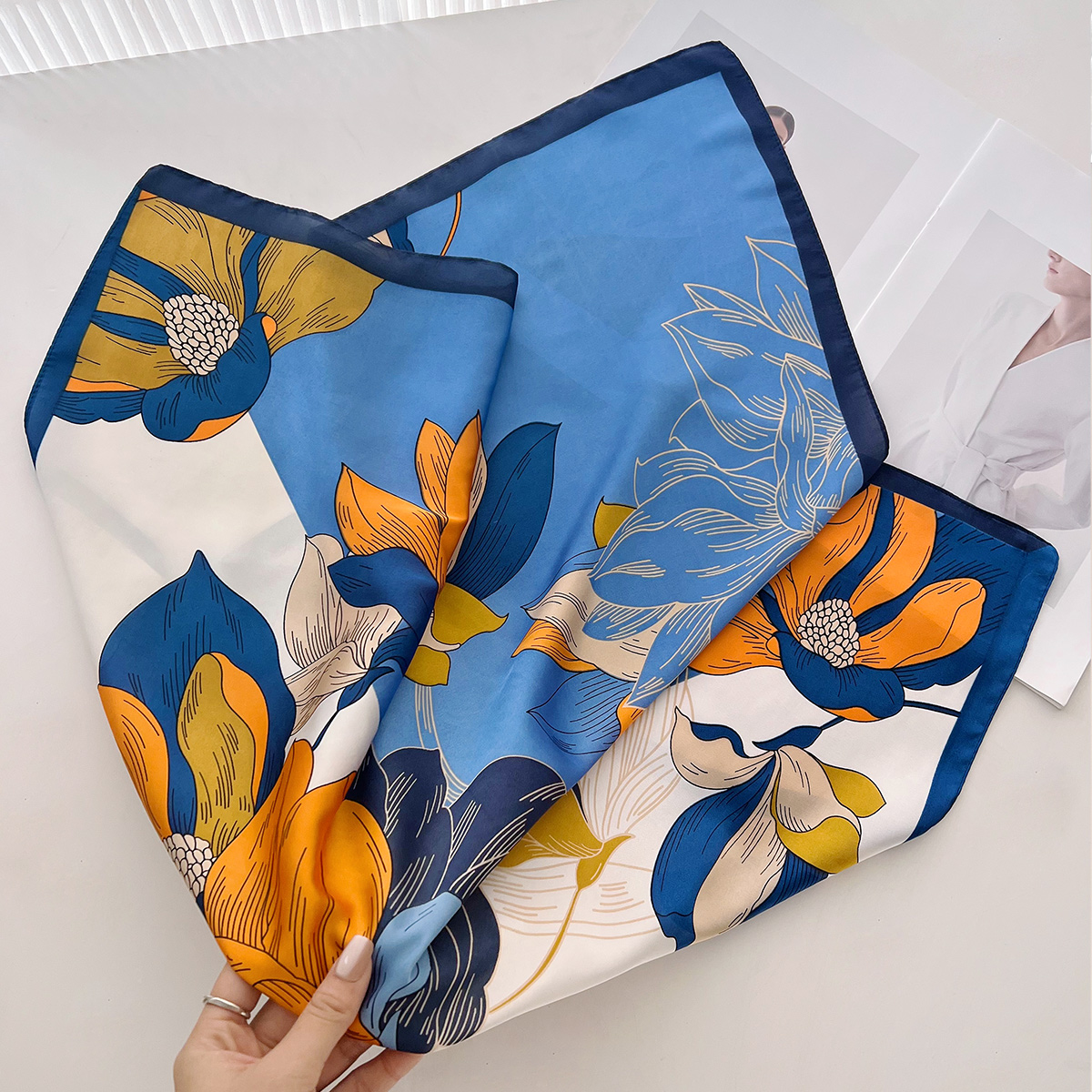 Foulard carré pour femmes, bandana printemps/été, imprimé floral bleu, bandeau, foulard en Imitation soie, foulard pour cheveux avec une chemise