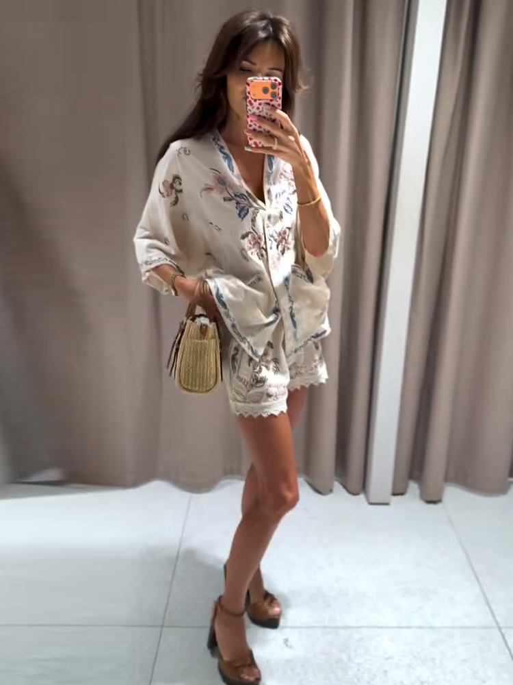 Chemise à carreaux gingham à manches longues boutonnée, col structuré, cintrée, collection Printemps-Été 2026, style vintage pour femme, tenue de bureau preppy