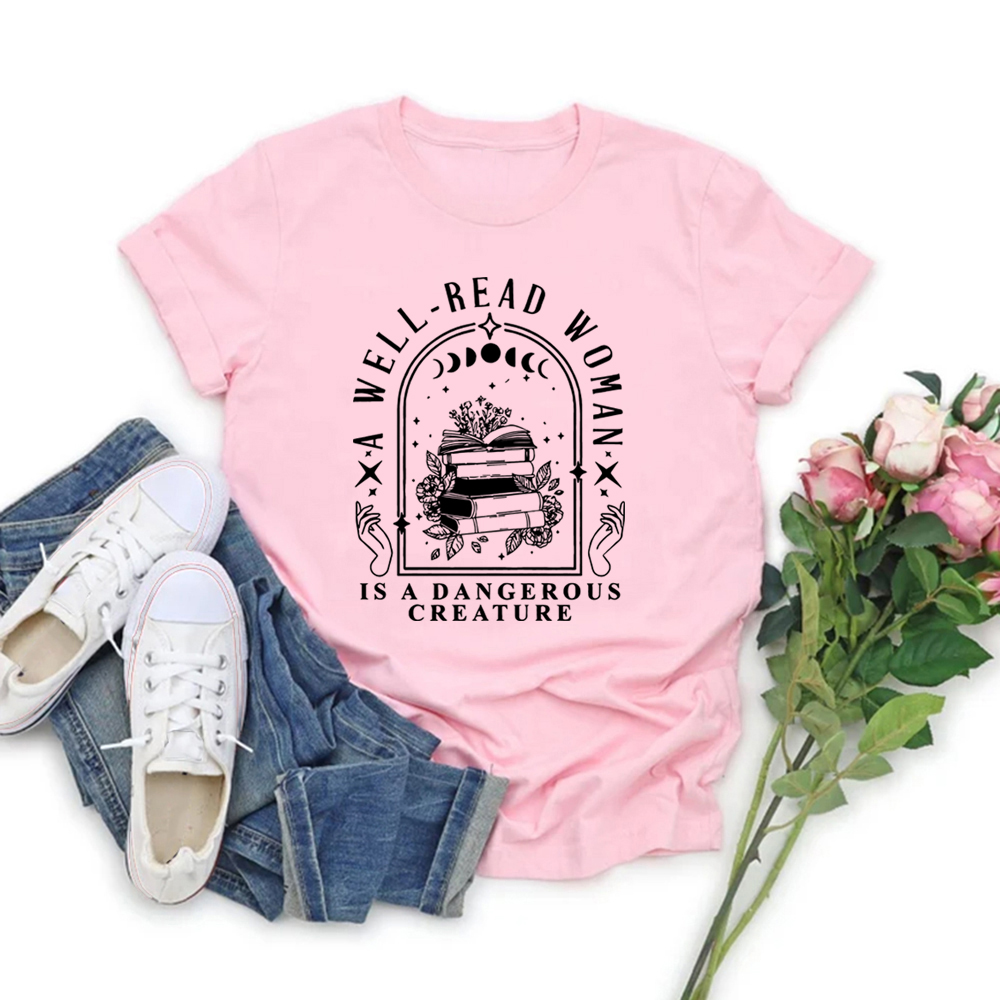 Une femme bien lu est une créature dangereuse t-shirts Bookish Merch T-Shirt femmes t-shirts Vintage graphique t-shirts livres amoureux cadeaux