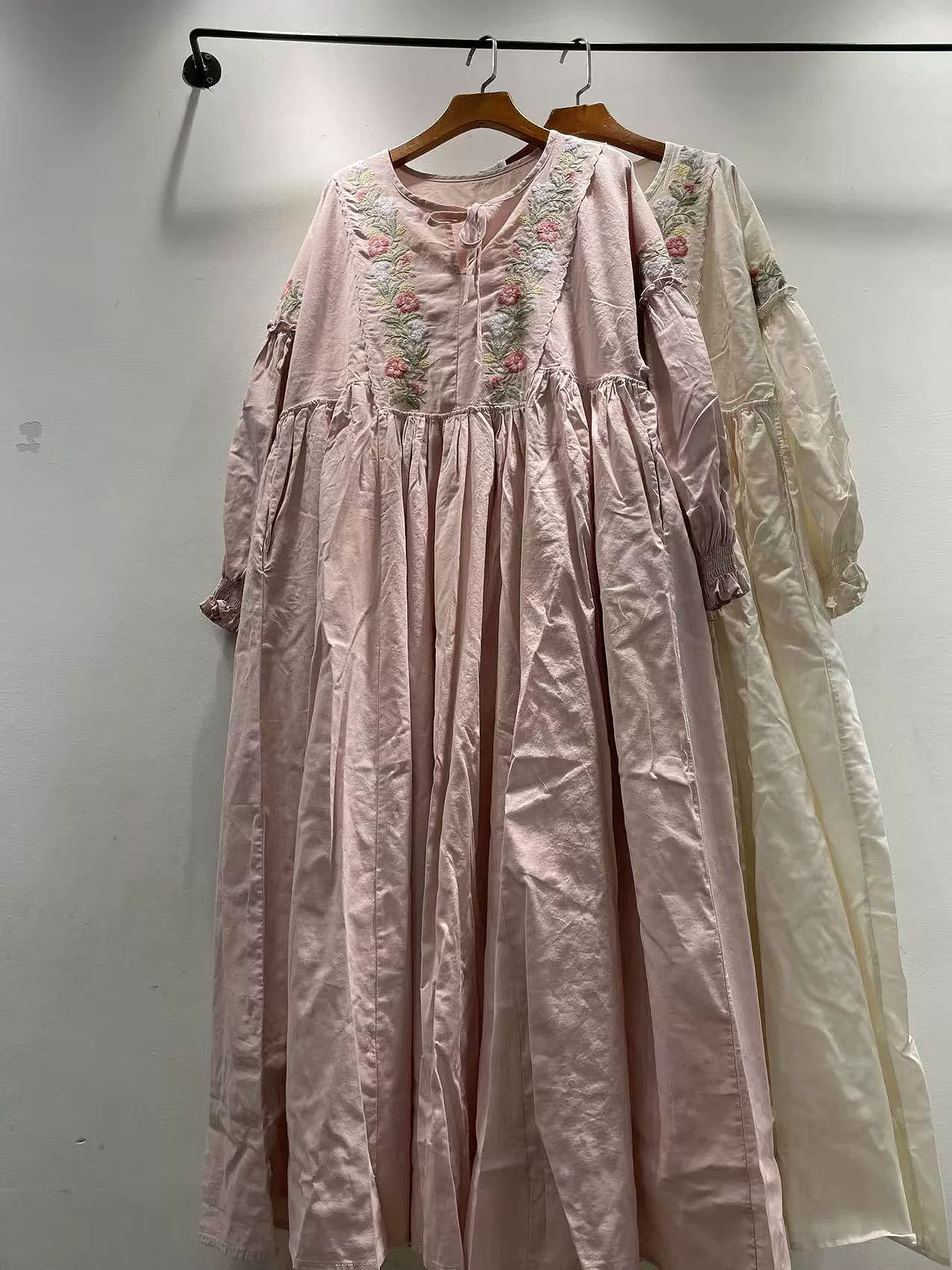 Robe bohème brodée florale rose Beige pour femmes, printemps pur coton, manches longues, Robes amples, Robes Boho, 2026