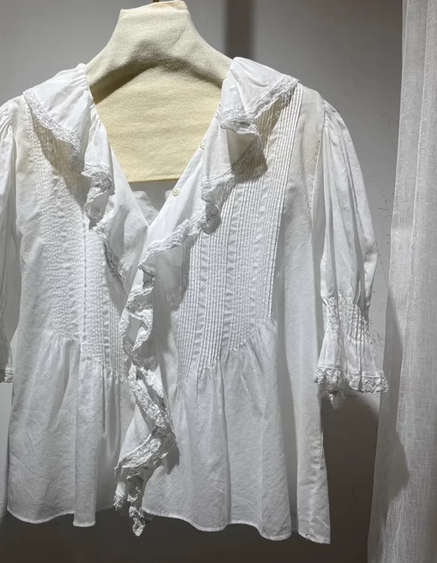 Chemisier décontracté pour femme en dentelle patchwork 100% coton, à volants, col en V, manches bouffantes, simple boutonnage, style campagne française, pour l'été