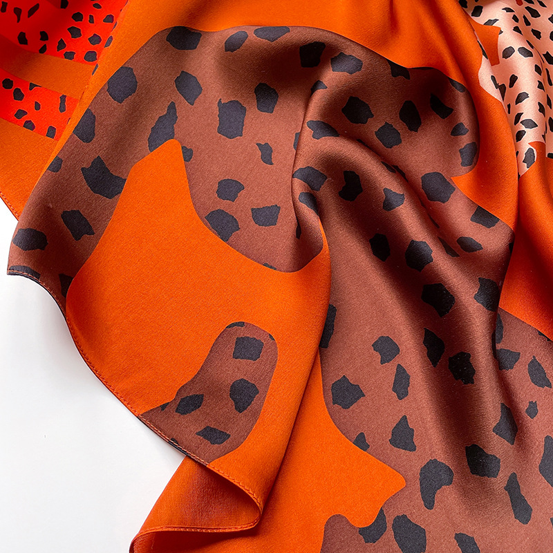 Foulard léopard 100% naturel en soie véritable pour femmes, châle Design imprimé d'animaux, enveloppes à la mode, Bandana, bandeau carré de 68cm, Hijab