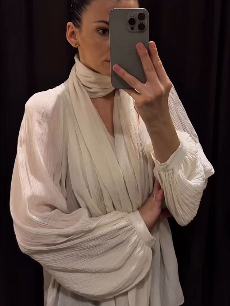 Nouvelle chemise à col écharpe pour femme, élégante, automne, manches longues, col en V, transparente, ample, chemisier tendance 2026, hauts de mode pour femme