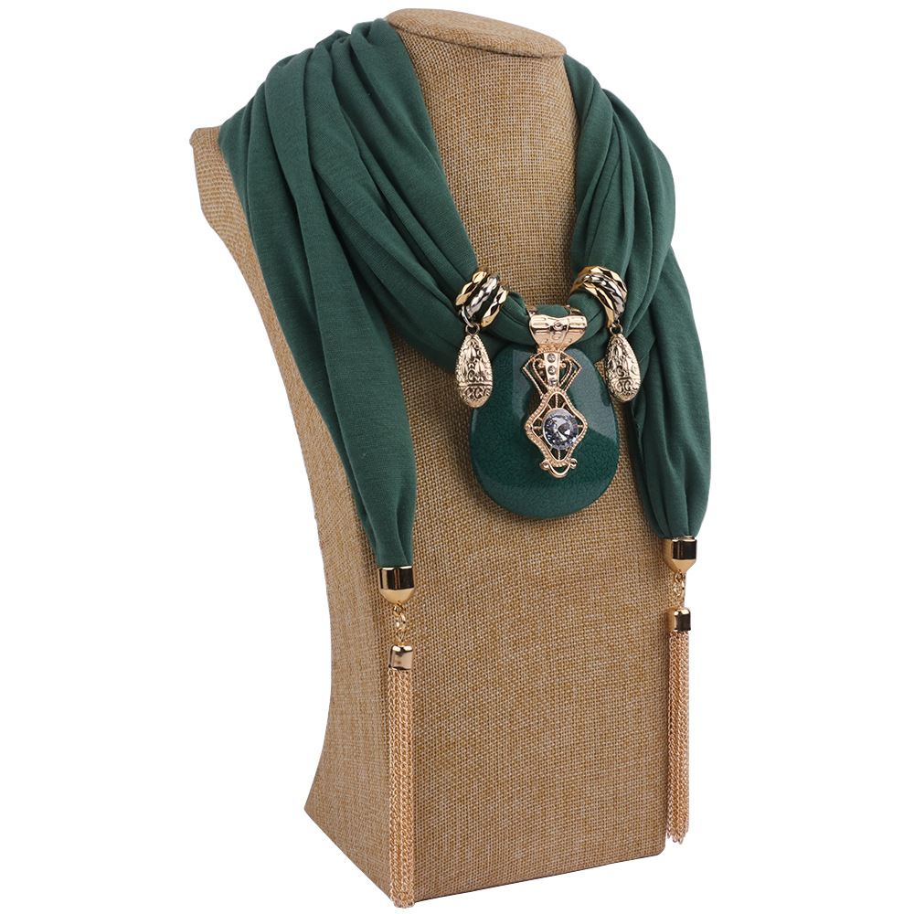 Mode femmes couleur unie gland Wrap écharpe multi-style décoratif bijoux collier pendentif écharpe Hijabs Femme foulards