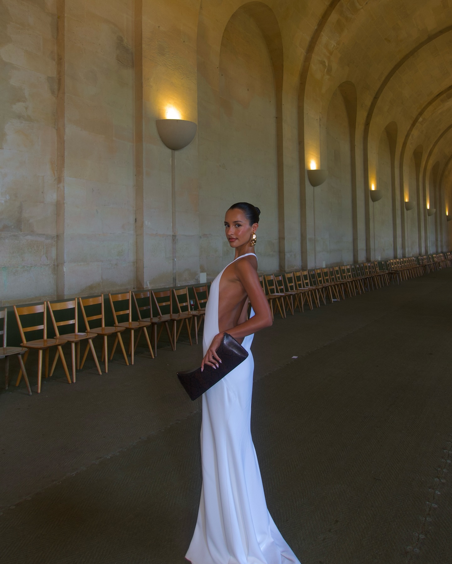 Robe de soirée longue en soie blanche pour femmes, élégante, décolleté en V profond, bretelles fines, Silhouette ajustée, robe formelle de bal de mariage