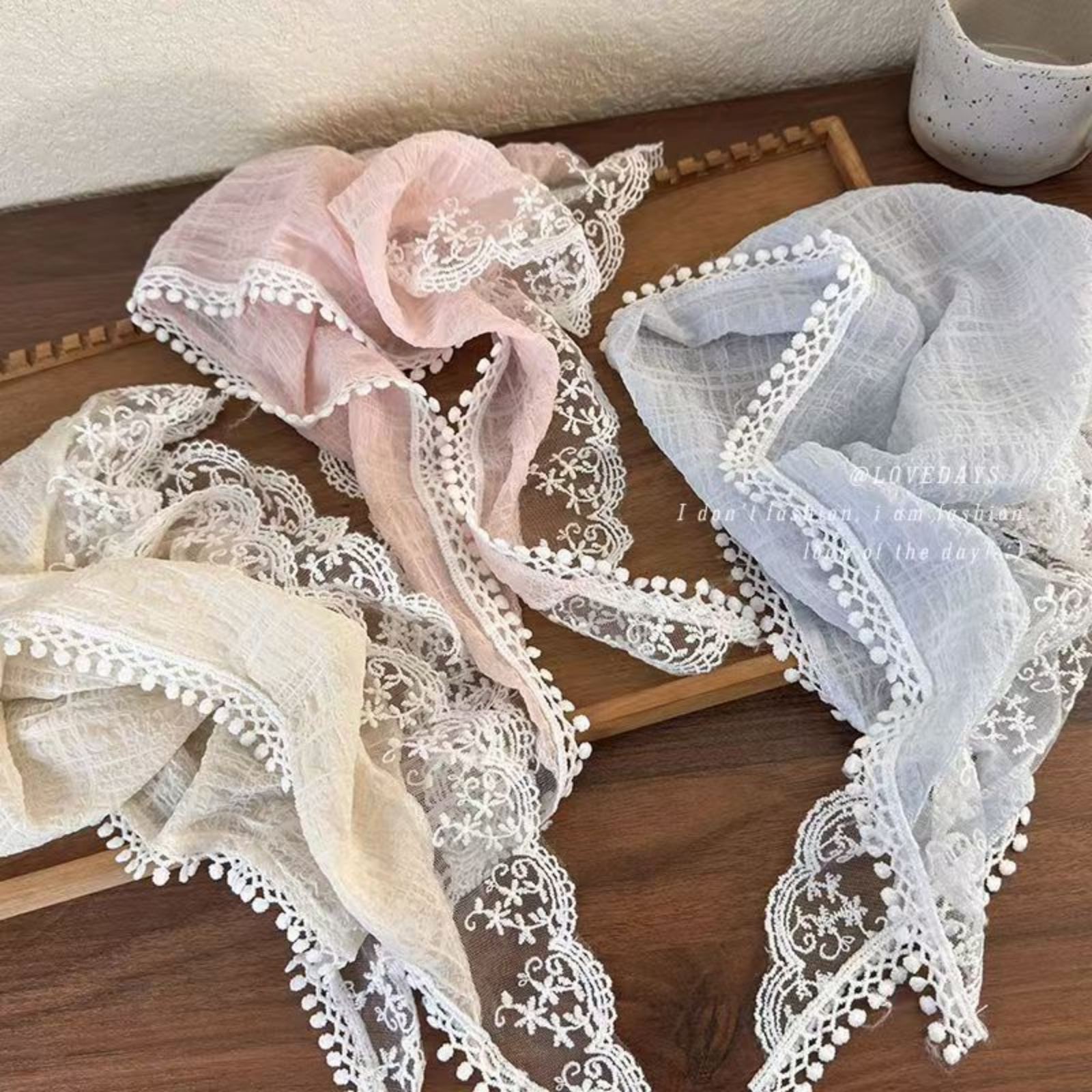 1PC Foulard triangulaire en dentelle pour femme, en mousseline froissée pastel, accessoire capillaire pour le quotidien et la plage