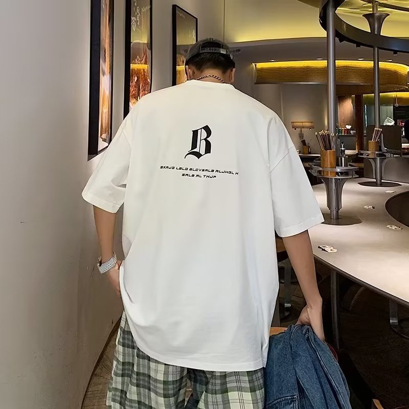 【M-8XL】 T-shirt surdimensionné pour hommes avec imprimé de lettres gothiques, streetwear décontracté, hauts à manches courtes