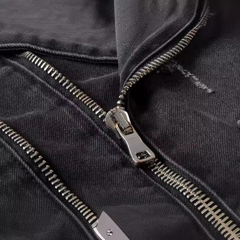 Veste en jean pour homme pour l'automne et l'hiver. Veste de moto slim déchirée à la mode de style punk de rue rétro américain.