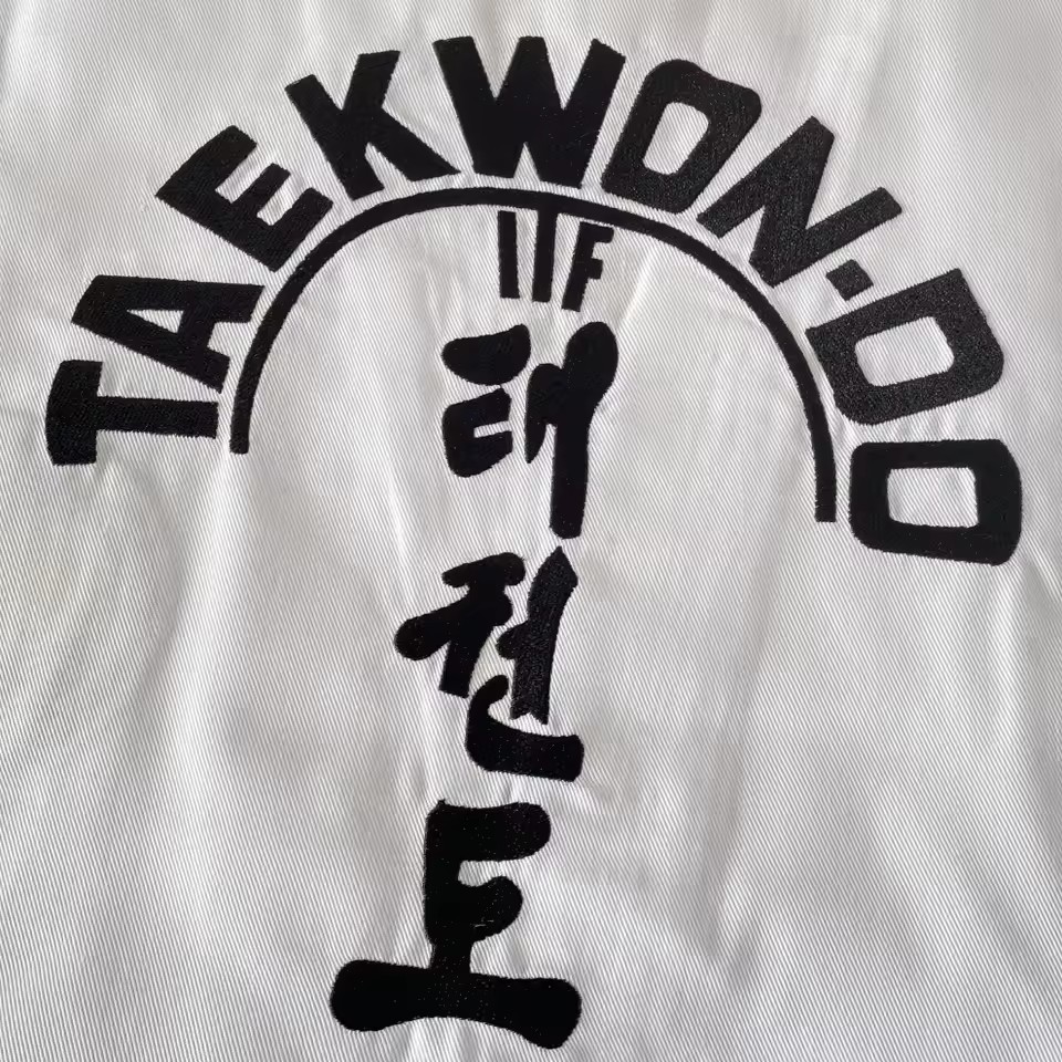 Tenue de karaté, tenue de taekwondo ITF, tenue d'athlétisme, fermeture éclair blanche pour enfants et adultes, entraînement débutant, tissu sergé
