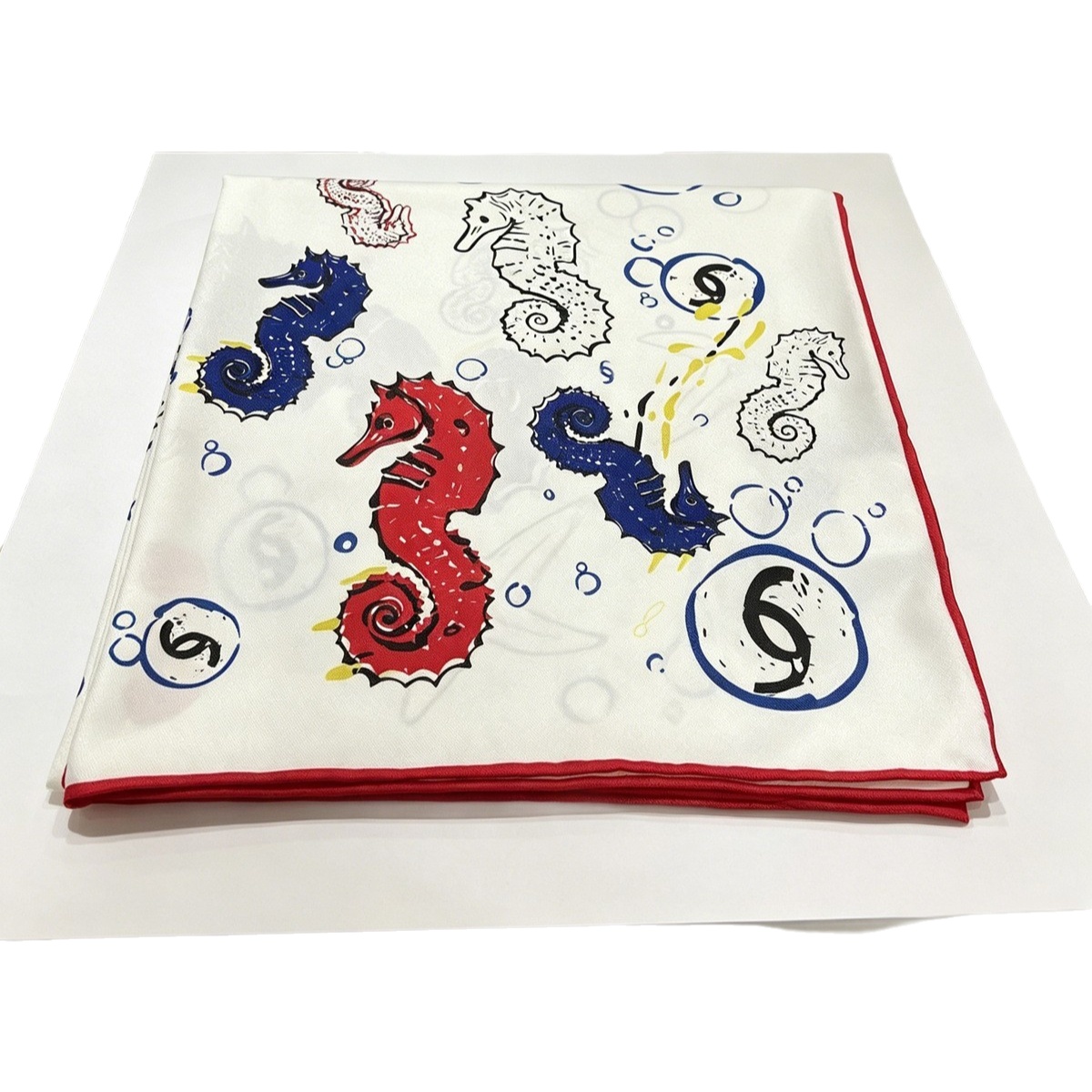 Nouveau Foulard en Soie Luxe 2026 Thème Hippocampe Océanique Haut de Gamme Polyvalent Design Classique Grand Carré Tendance pour le Bureau