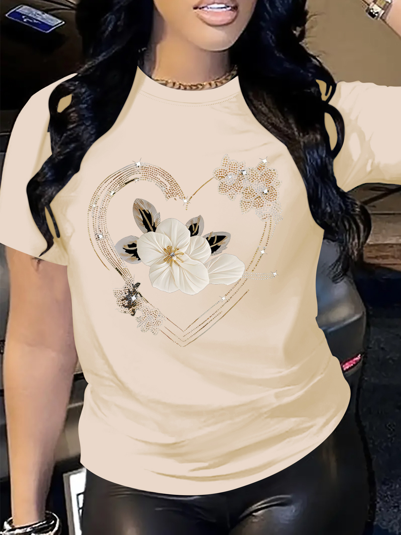 T-Shirt décontracté à manches courtes pour femmes, coupe confortable avec imprimé Floral en forme de cœur, Design Simple montrant un Style naturel et élégant
