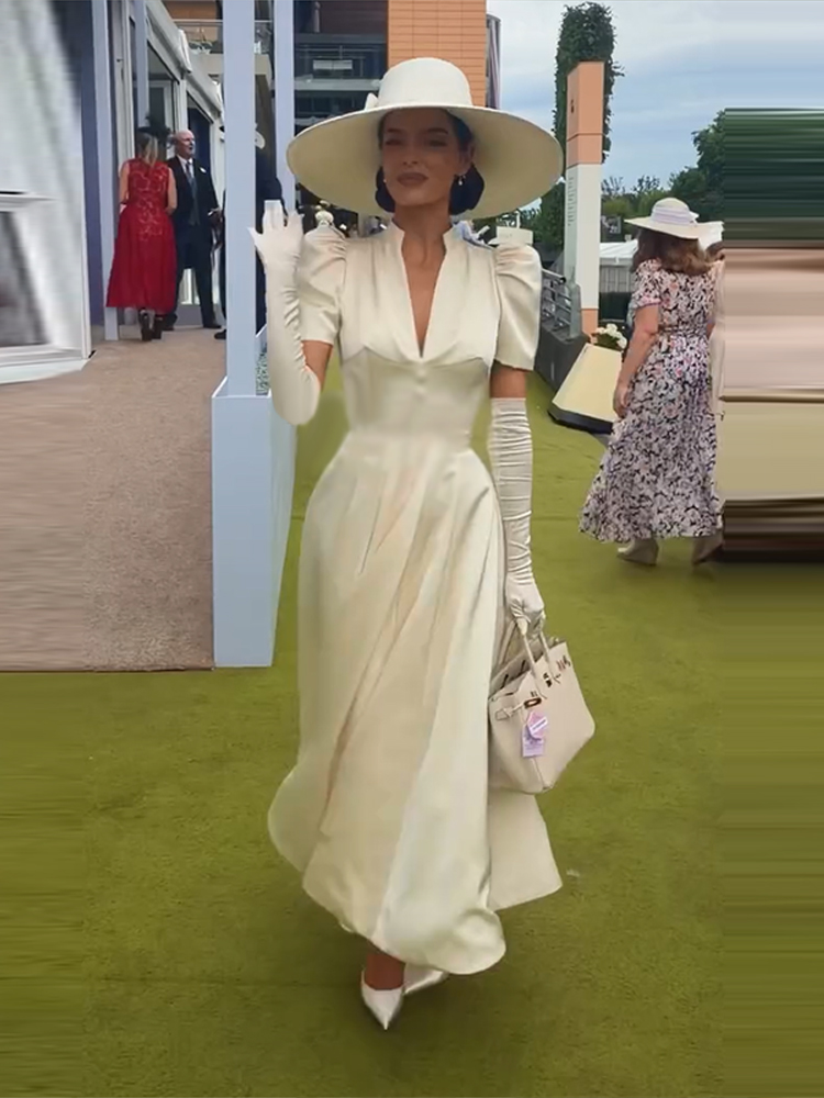 Robe longue évasée pour femme, col montant, décolleté en V profond, manches courtes bouffantes, boutons sur le devant, taille ajustée, jupe évasée, pour événements et usage quotidien.