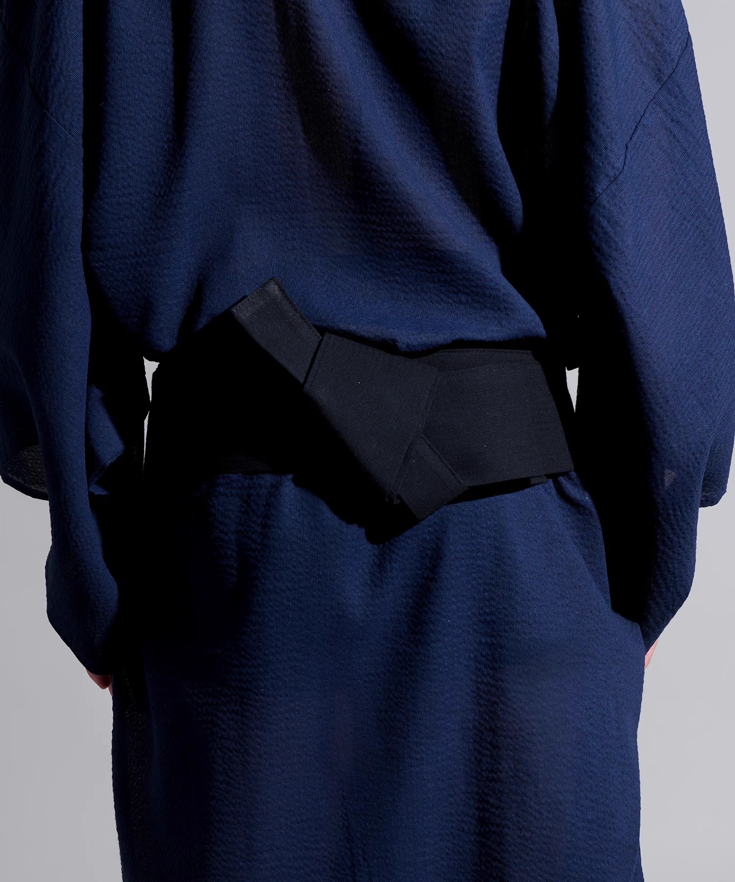 Ensemble Yukata japonais pour hommes – Kimono traditionnel de style samouraï en bleu marine, tenue de festival d'été Hanakuso