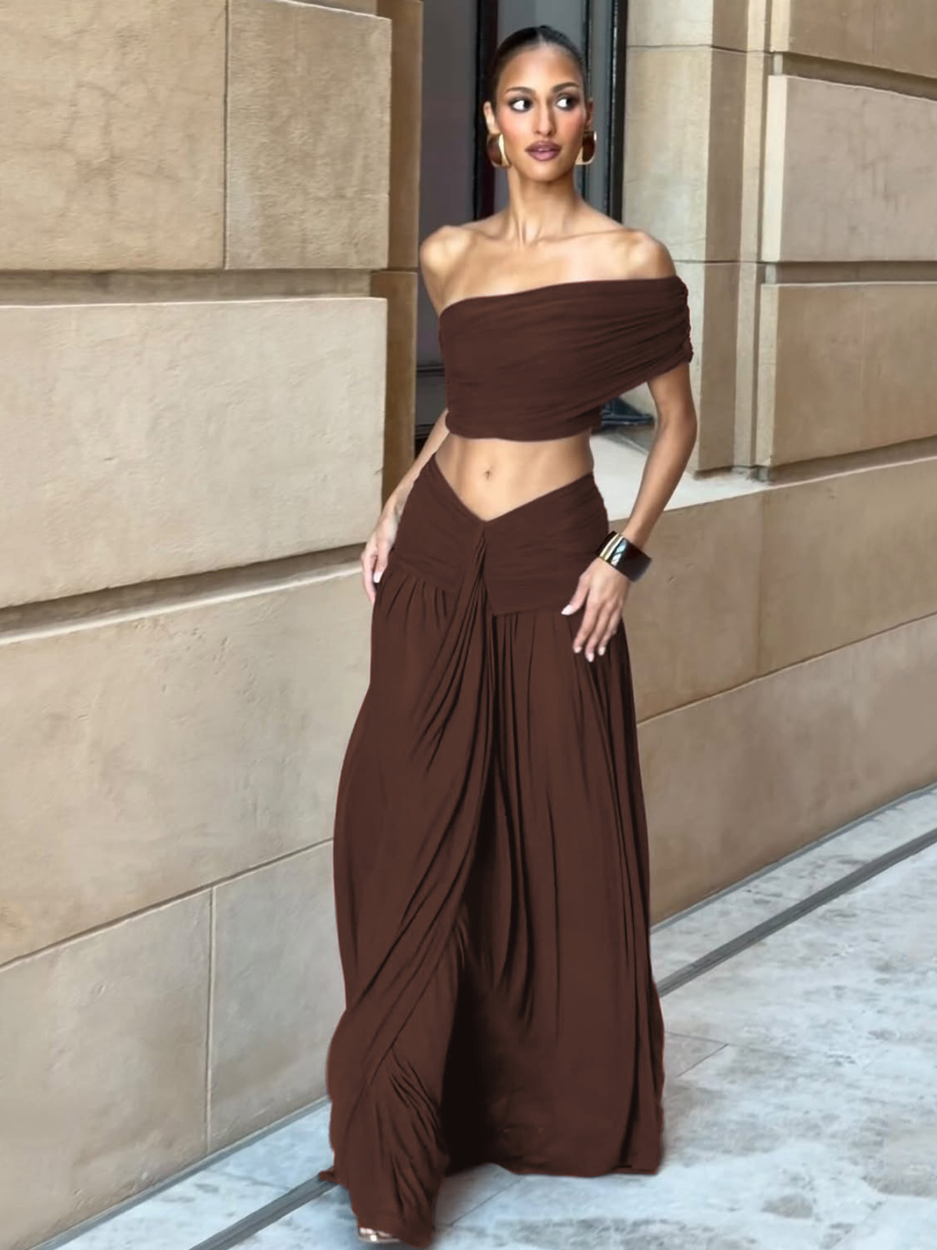 Ensemble jupe et haut 2 pièces sexy et élégant pour femme Dulzura, avec haut court dos nu à col asymétrique et jupe longue ajustée assortie