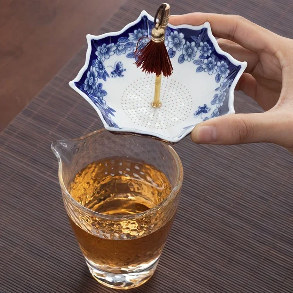 Filtre à thé en céramique style parapluie, traditionnel chinois, avec pompon, motif en porcelaine bleue et blanche, décoration de table