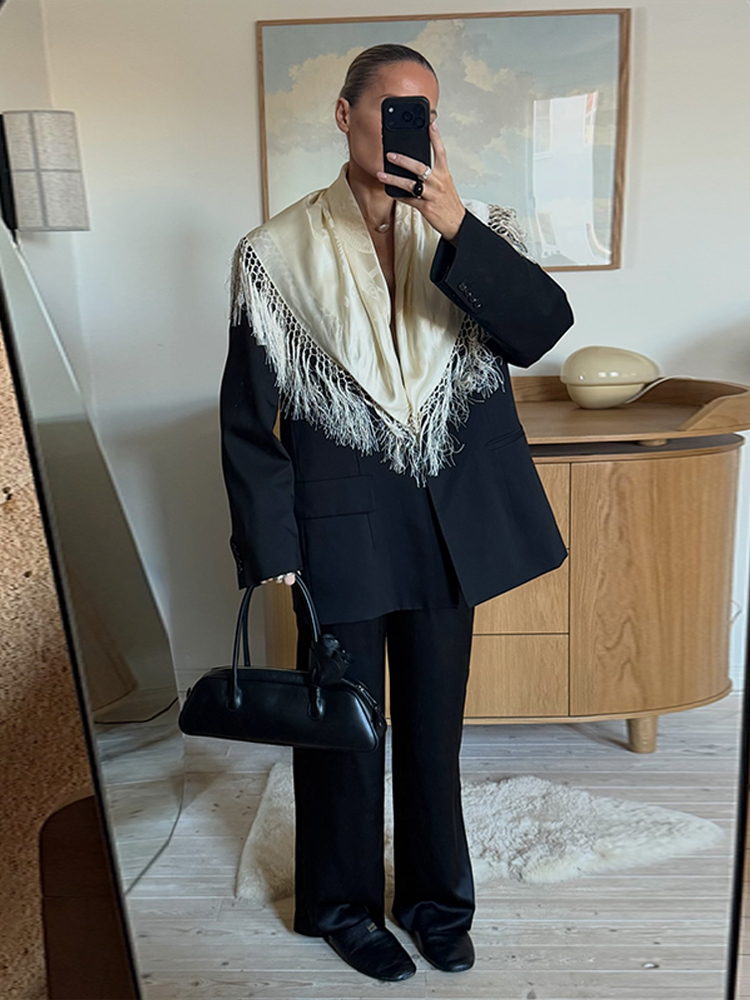 Nouvelle Écharpe Jacquard à Pompons Sexy pour Femme – Légère, Polyvalente, Idéale pour les Vacances et le Quotidien, Accessoire de Mode Féminin