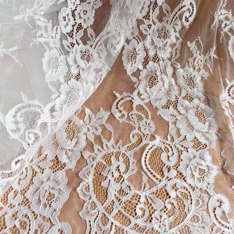Tissu en dentelle pour cils, robe de mariée, nappe, accessoires de rideaux, blanc. Tissu en dentelle française de haute qualité à fleurs douces.