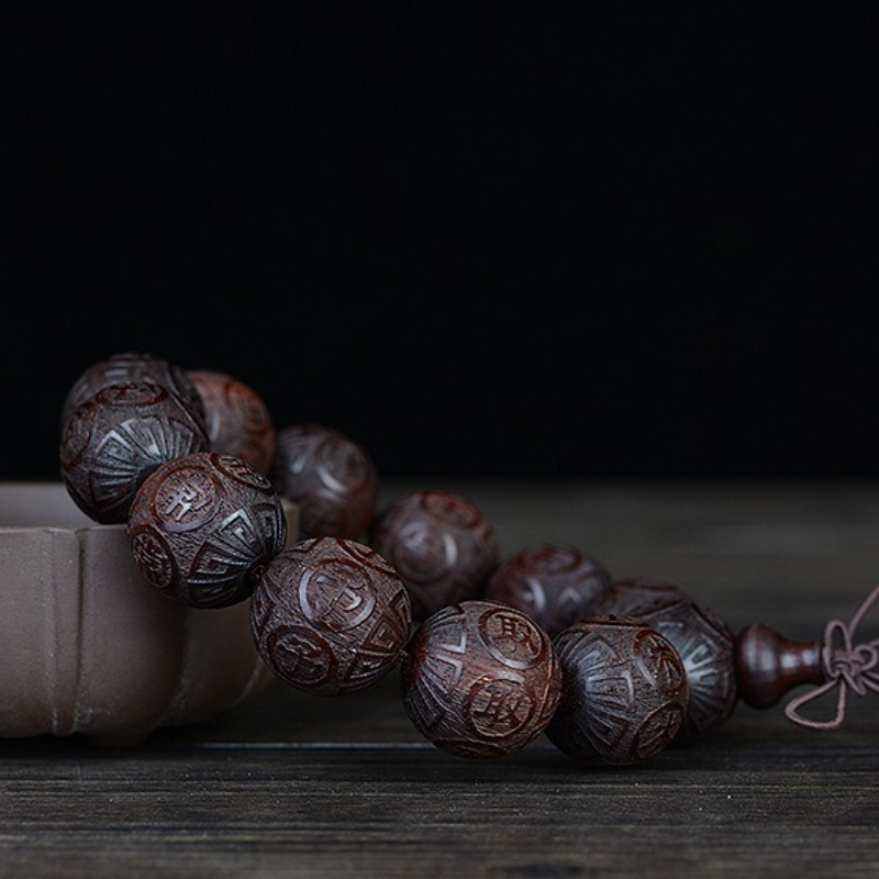 Bracelet en bois de santal rouge avec douze mantras gravés, perles en bois rouge, bracelet de méditation en bois de santal sanglant, bijoux de prière, cadeau
