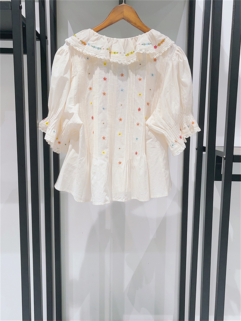 25 Blouses vintage pour femmes d'été |   Chemise blanche à manches bouffantes et col en V avec broderie florale et bordure à volants |   Haut décontracté bohème ample