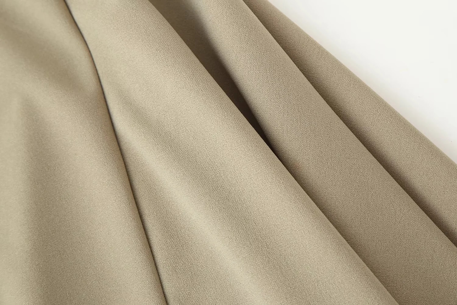 Ensemble jupe tendance KONDALA pour femme : haut à col semi-montant et jupe asymétrique – Nouvelle collection Printemps-Été 2026 pour la plage et les vacances
