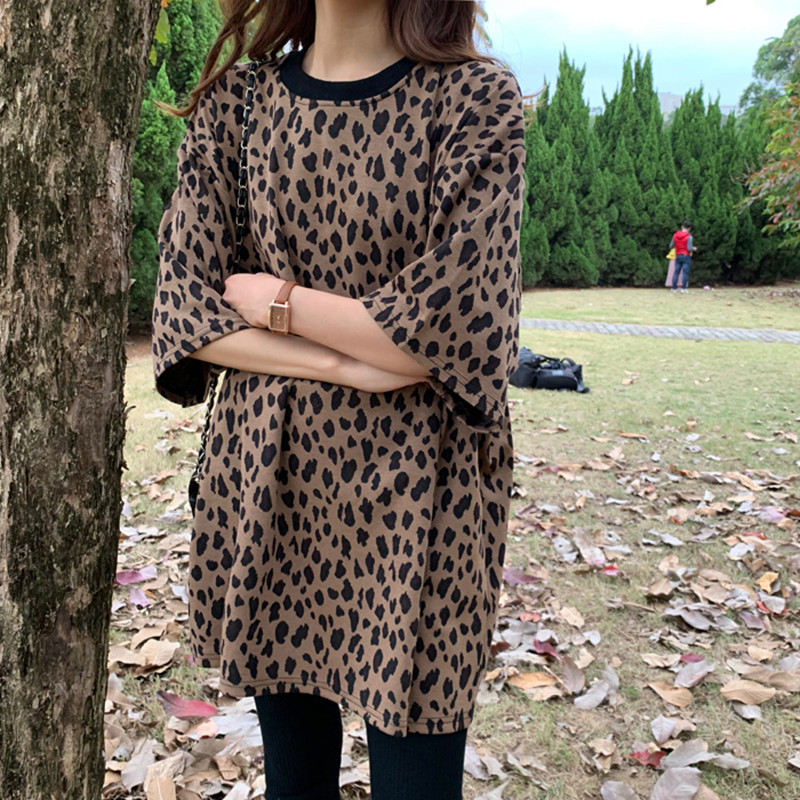 T-shirt à manches courtes imprimé léopard pour femme, haut ample, chemise de base originale, édition moyenne et longue