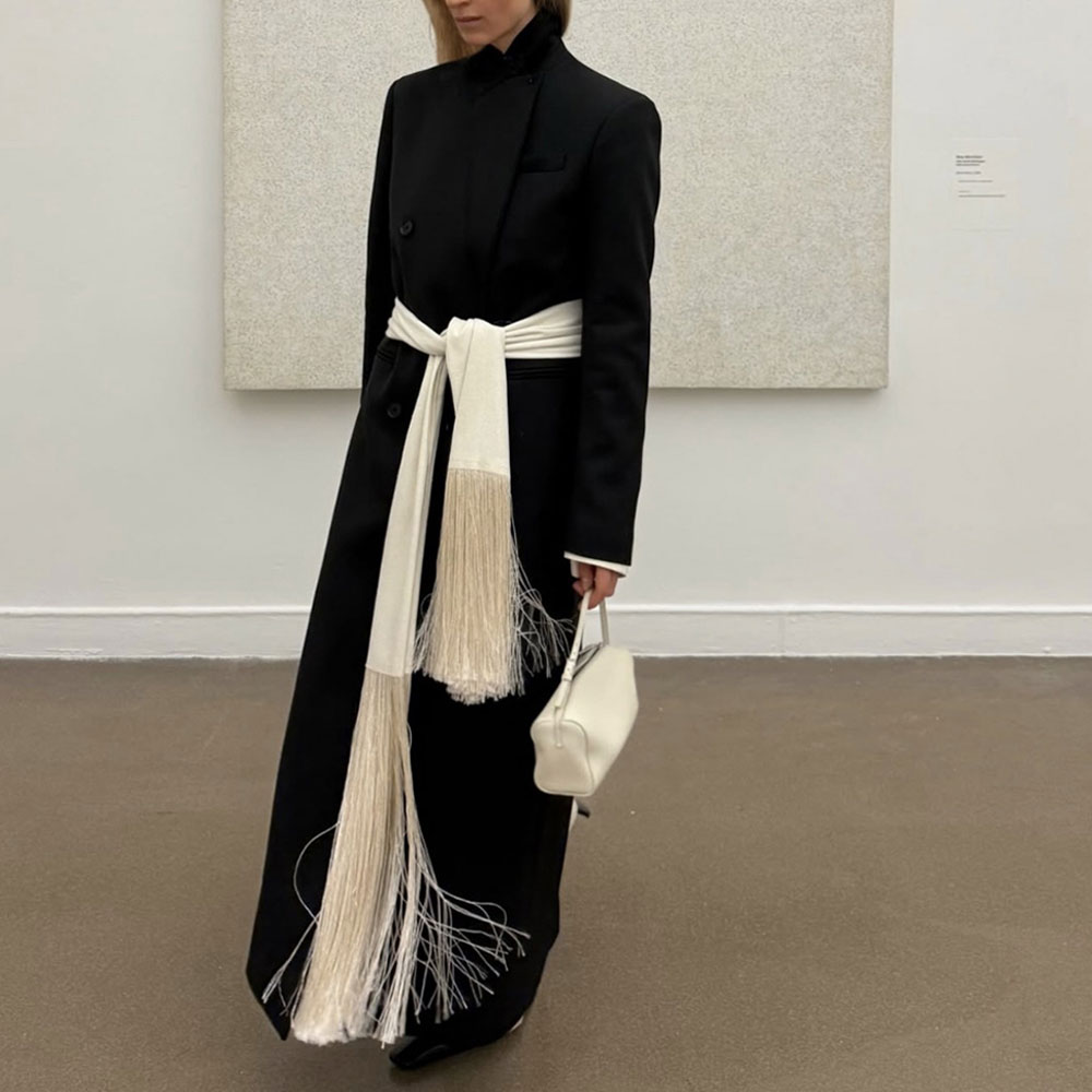 Écharpe longue en satin à franges et pompons pour femme, ceinture de taille unie, cape élégante, ceinture à franges, écharpe longue chic pour femme