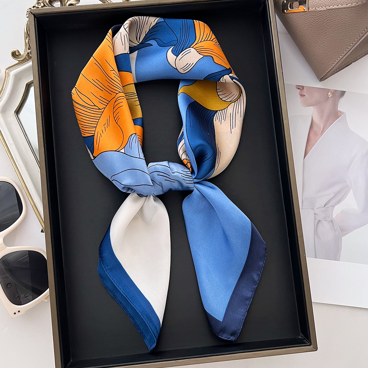 Foulard carré pour femmes, bandana printemps/été, imprimé floral bleu, bandeau, foulard en Imitation soie, foulard pour cheveux avec une chemise