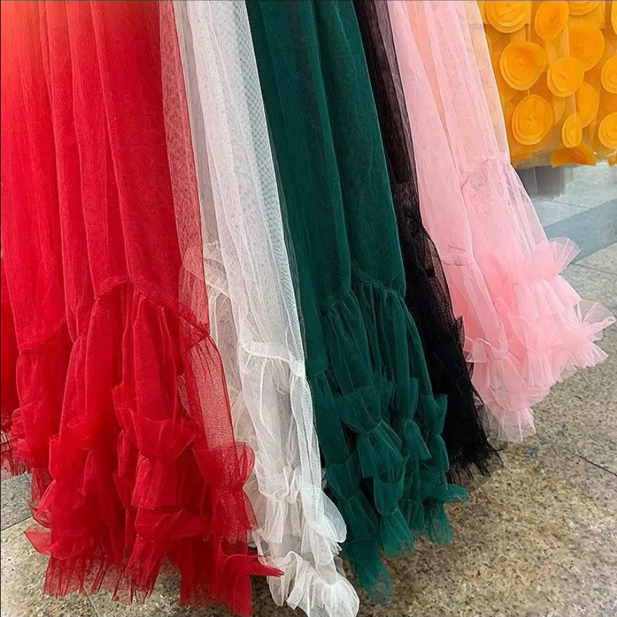 Jupe longue élégante style bohème de plage, taille haute, bouffante, fluide, coupe trapèze, design évasé, en tulle superposé à volants délicats