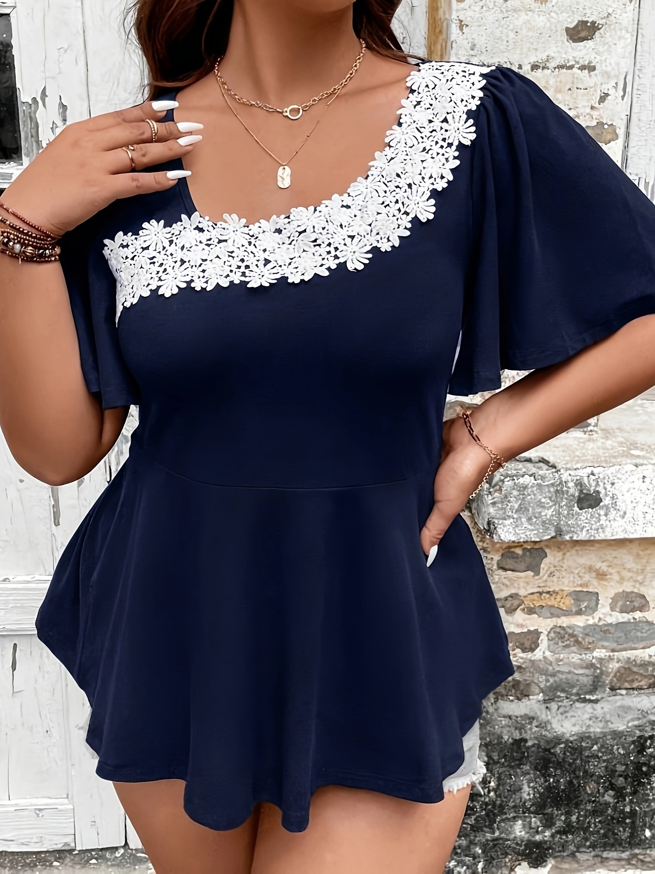 Chemise de style européen et américain pour femmes, grande taille, décontractée, mignonne, solide, col à volants, vêtements courbes, été
